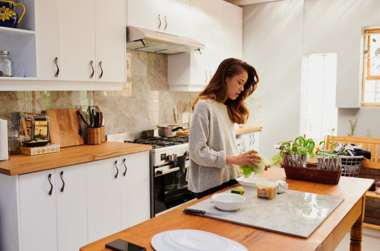 How to Fuel Your Body Right: Easy, Healthy Recipes for Busy Women